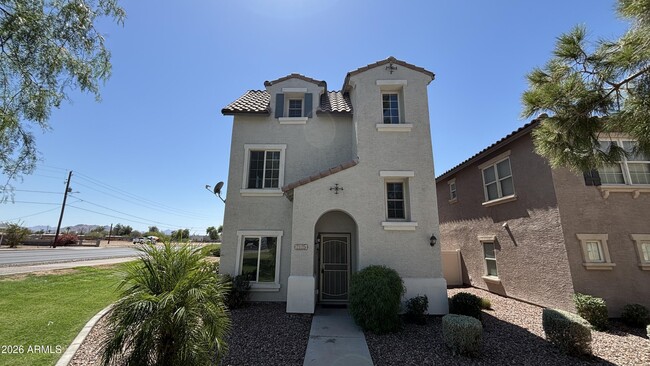 Building Photo - 2125 E Huntington Dr