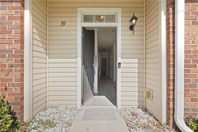 Photo - Spacious 3-Bedroom Townhouse in Prime Savannah Location, Move-in Special: FREE RENT for December!!