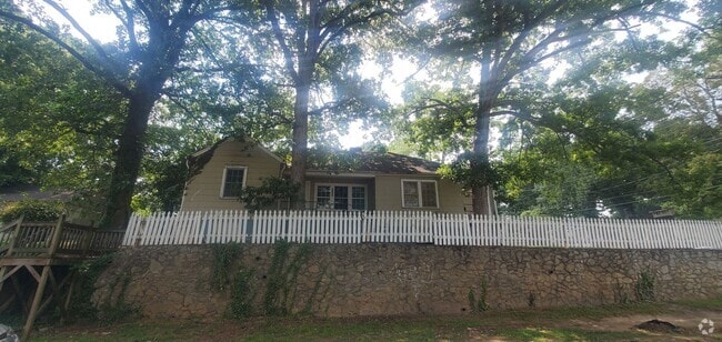 Building Photo - 2530 Ivy Ave Unit 2530 Rental