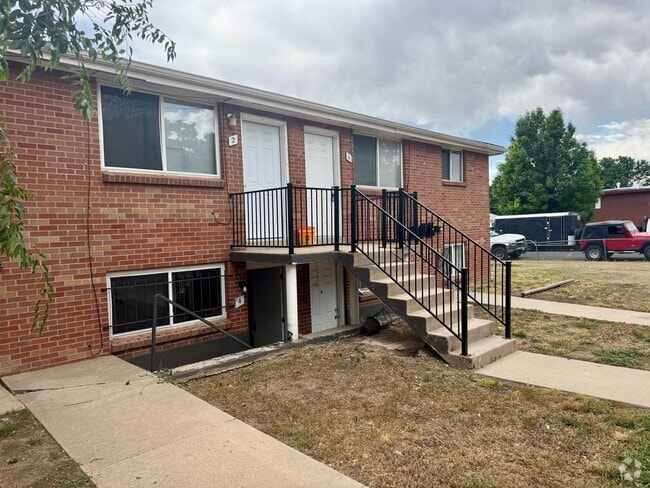 Building Photo - 2 Bedroom 1 Bath In Lakewood! Available Now!! Rental