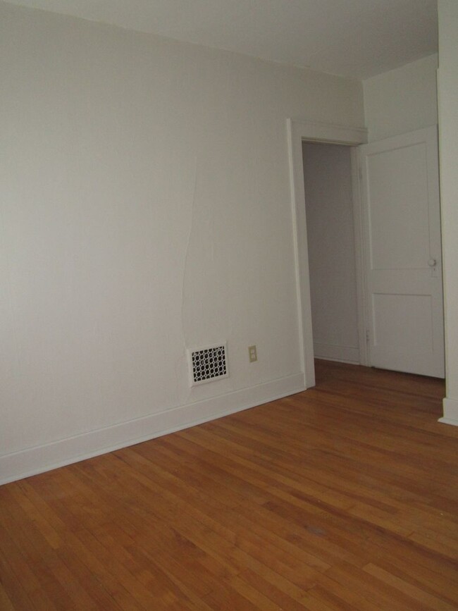 Photo - 744 Allen St Unit Apt 2