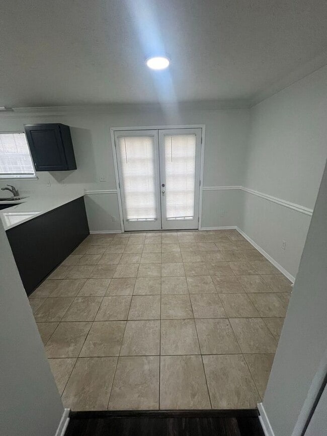 Photo - Beautiful 2 bedroom 2.5 bath townhome in Snellville!