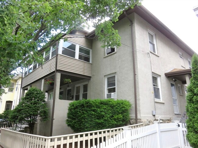Building Photo - 43 Rich St Unit D
