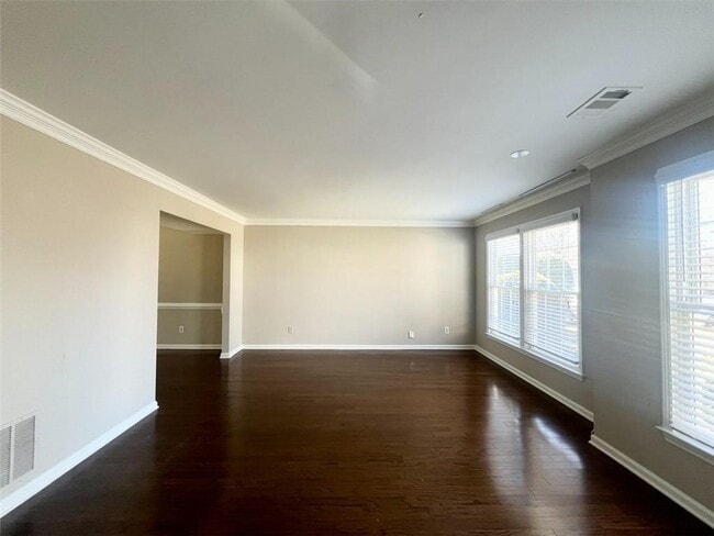 Photo - 450 Mikasa Dr