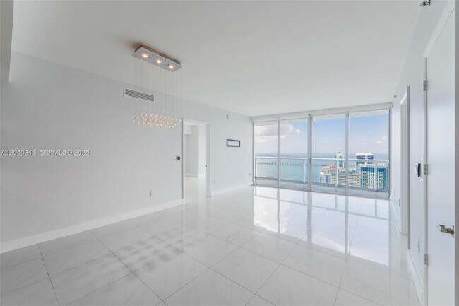 Building Photo - 495 Brickell Ave Unit 5205