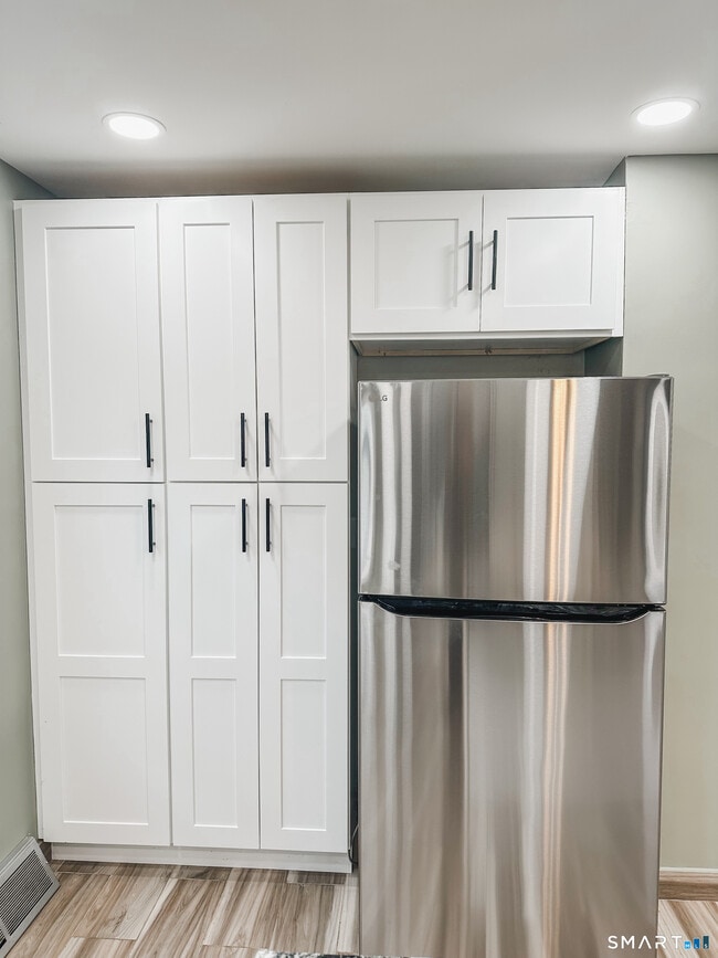 Photo - 264 Wilmot Ave