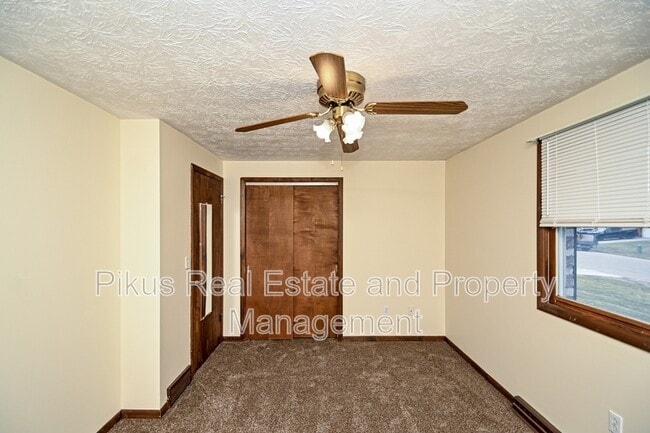 Photo - 1618 Clearbrook Rd NW