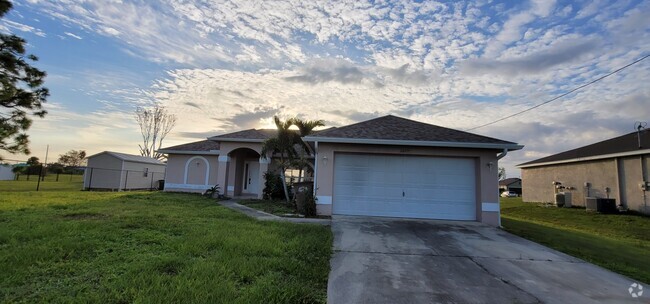 Building Photo - 2609 NW 5th Pl Rental