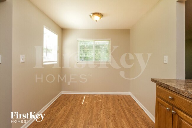 Photo - 201 W 10th St