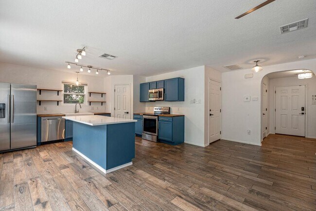 Photo - 7107 Leppke Cove
