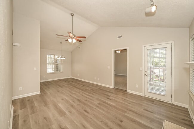 211 Hunters Chase Dr