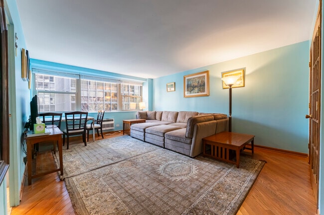 Photo - 253 E Delaware Pl Unit 4E