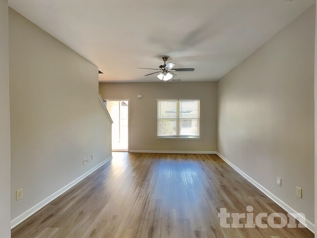 Photo - 17 Carriage Hls Dr SE