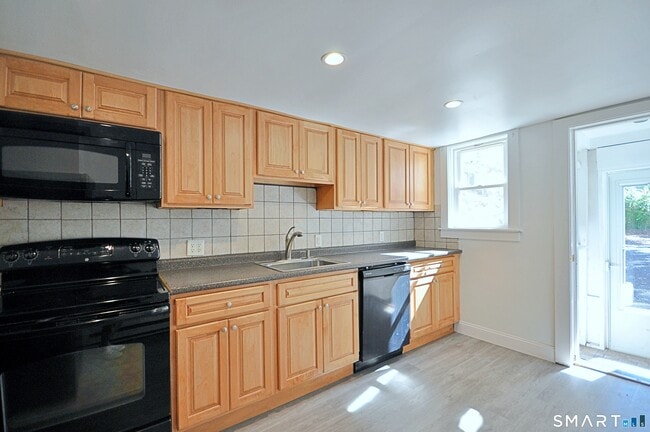 Photo - 10 Old Hawleyville Rd