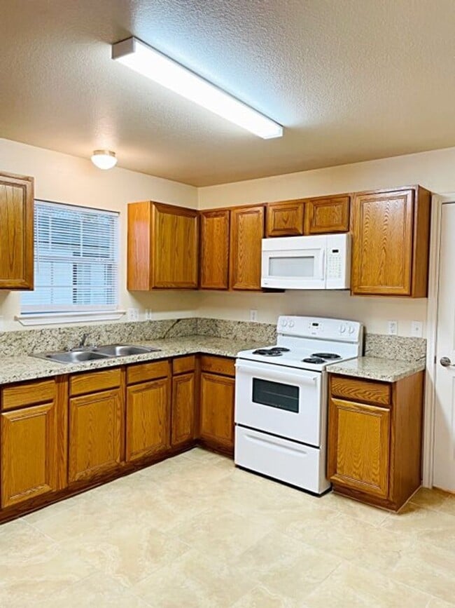 Photo - 2235 Toledo St