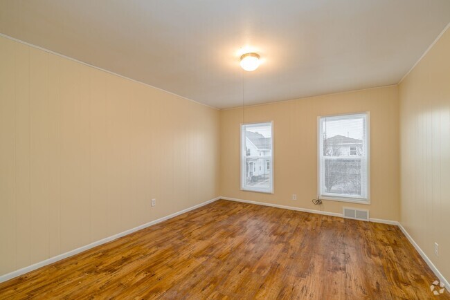 Building Photo - 15 6th St Unit 15 1/2 E 6th St Rental