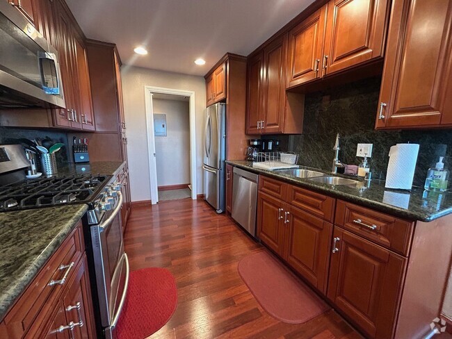 Building Photo - Rent Today!! Stunning Furnished 3-Bedroom ... Rental