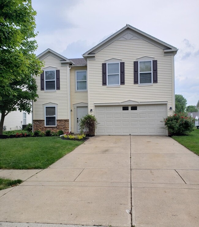 Photo - 898 Stonehurst Dr House
