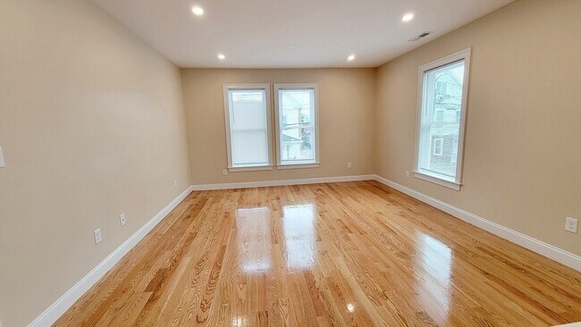 Photo - 62 Waverly St Unit 62