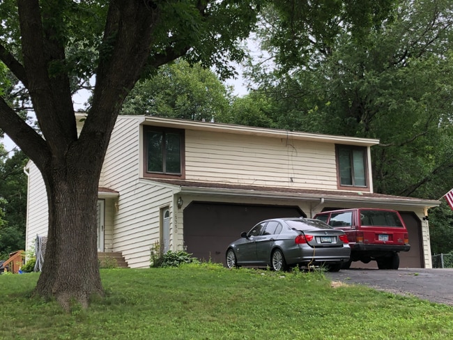 Building Photo - 15320 Trillium Cir