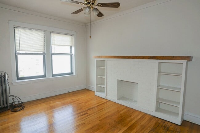 Building Photo - 2607 W Gunnison St Unit 2