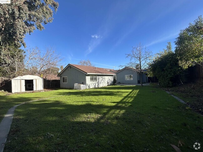 Building Photo - 2749 Asilomar Dr Rental