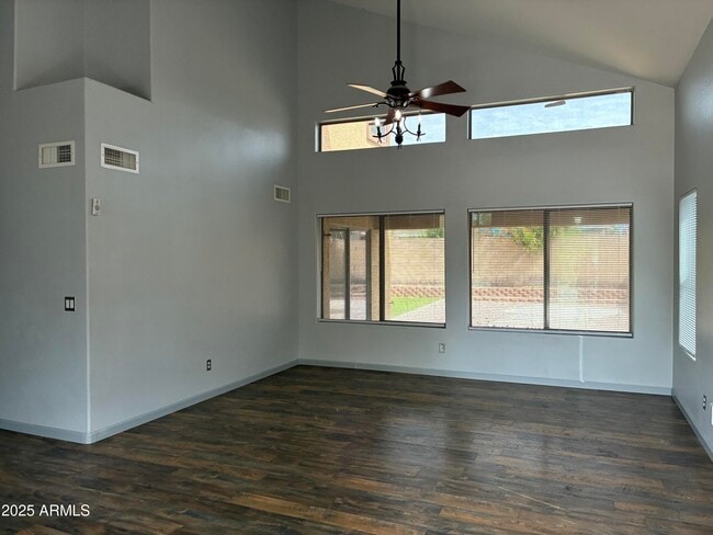 Photo - 25550 W Pioneer St