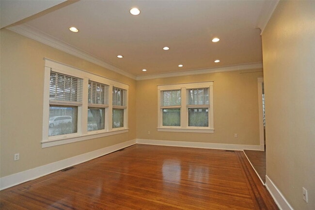 Building Photo - 614 W Alabama St