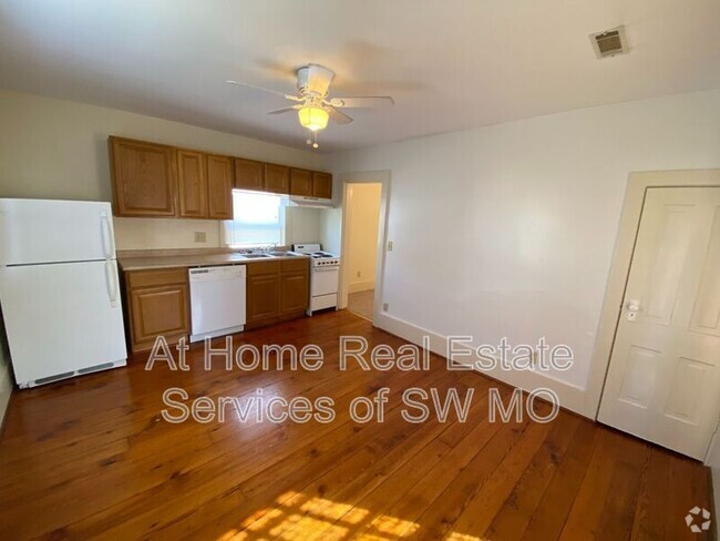 Building Photo - 1628 N Benton Ave Unit Apt #10