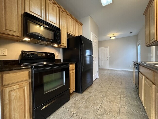 Photo - 2004 Helleri Dr