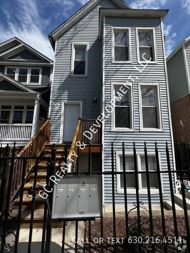 Building Photo - 1707 N Washtenaw Ave Unit 2 Rental