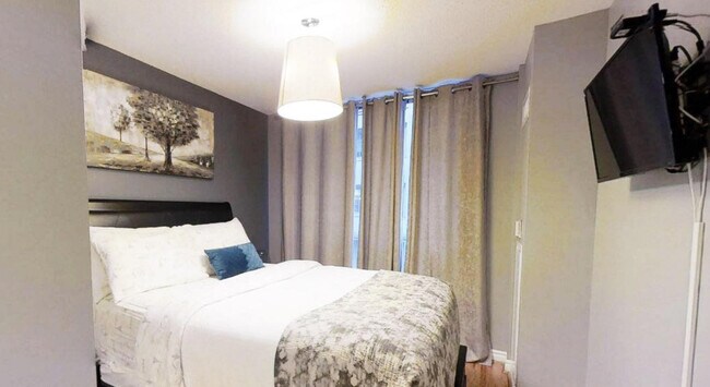 Photo - 168 Simcoe St Unit FL1-ID1030917P