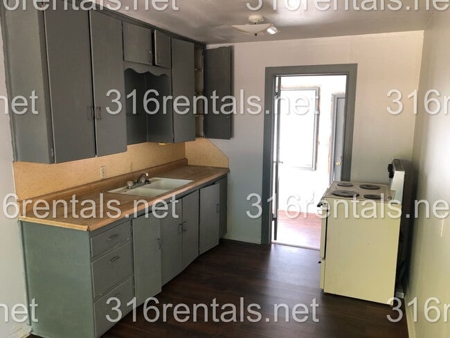 Photo - $650 - 1 bed 1 bath - Single Family Home Unit 421