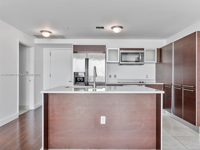 Photo - 1900 N Bayshore Dr Unidad 1614