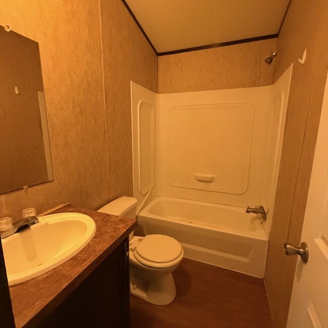 Photo - 815 W 40th St