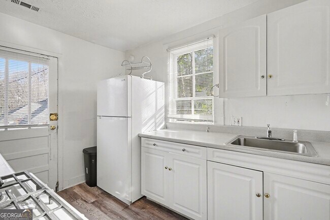 Photo - 504 Calhoun St NW