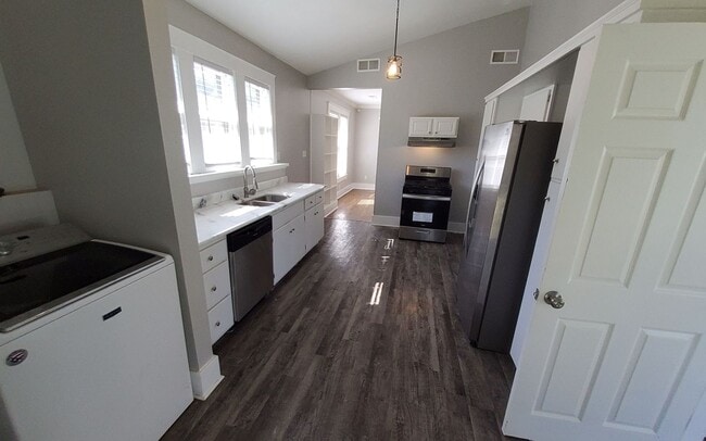 Photo - 668 Stonewall St