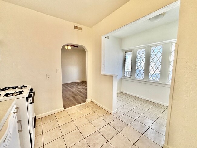 Photo - 3810-3812 Central St. Unidad 3812-2