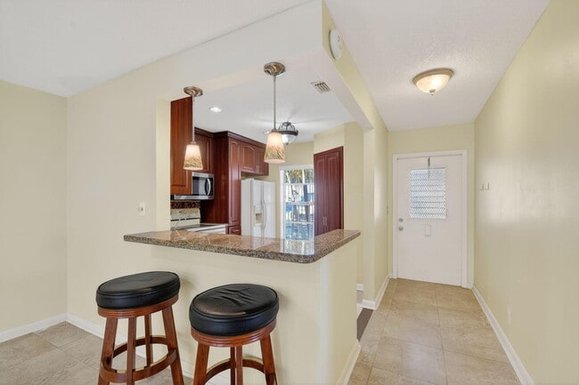 Photo - 374 Bennington Ln Unit 374