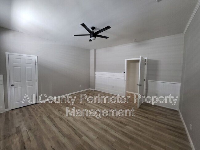 Photo - 1249 Duncan Ave