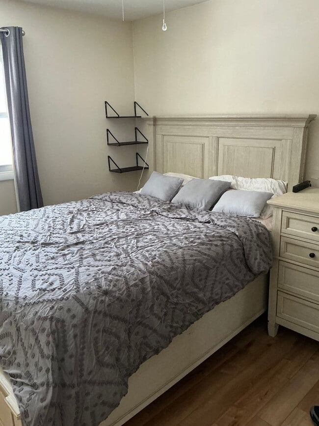 Building Photo - Carriage Hill Unit 3
