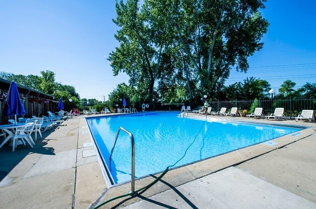 Photo - Courtyards Village West