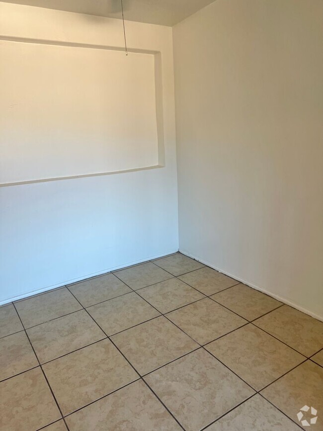 Building Photo - Convenient location Rental