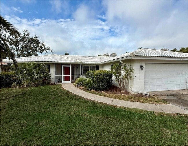 Building Photo - 2328 Cass St