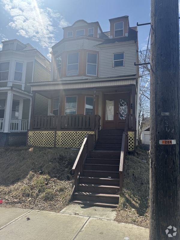 Building Photo - 472 Hudson Ave Rental