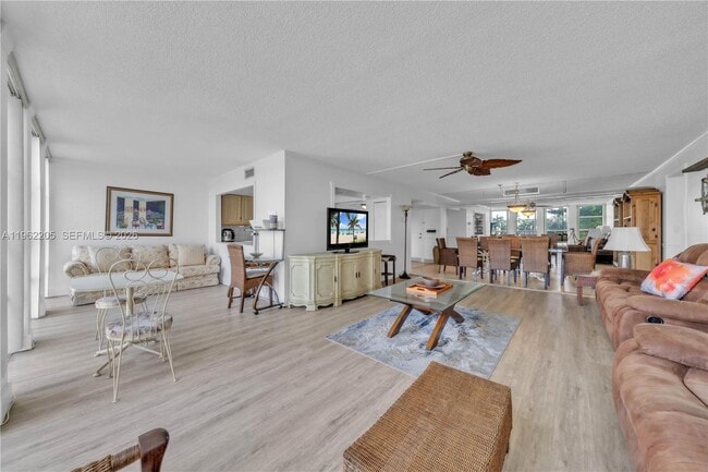 Photo - 601 Three Islands Boulevard Unidad 302