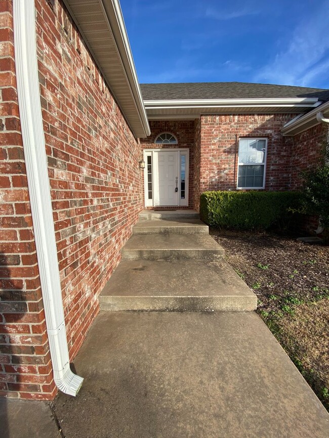 Photo - 221 Milas St