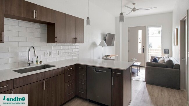 Photo - 4811 Woodrow Ave Unidad 109.1405688