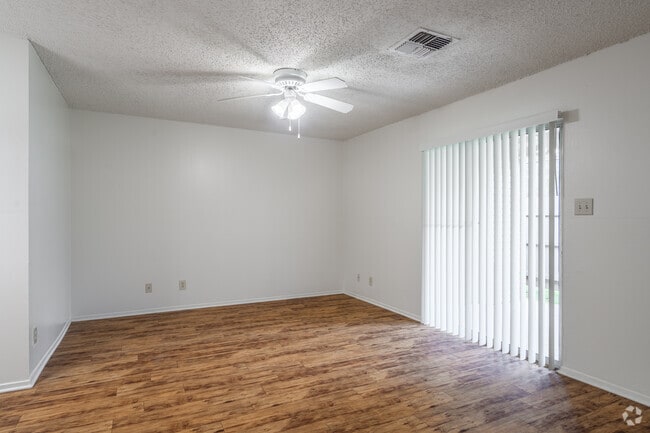 3BR, 2BA - 1386SF