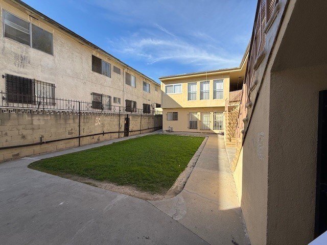 3877 Coco Ave
